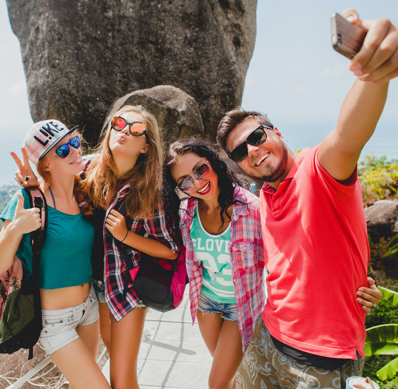 evolution-travel-team-selfie